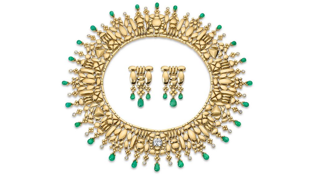Колье Gloria от Jade Ruzzo из 18-каратного желтого золота с бриллиантом огранки старых шахт, бриллиантовыми вставками и изумрудными подвесками, а также соответствующие серьги Gloria из 18-каратного желтого золота с изумрудными подвесками 