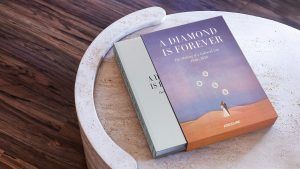 Компания De Beers выпускает книгу «Бриллиант навсегда» Компания De Beers выпускает книгу «Бриллиант навсегда»