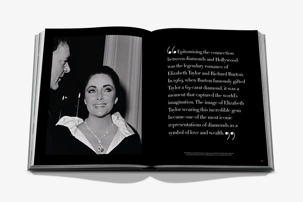 Страницы из книги A Diamond Is Forever («Бриллиант навсегда»), выпущенной компанией De Beers