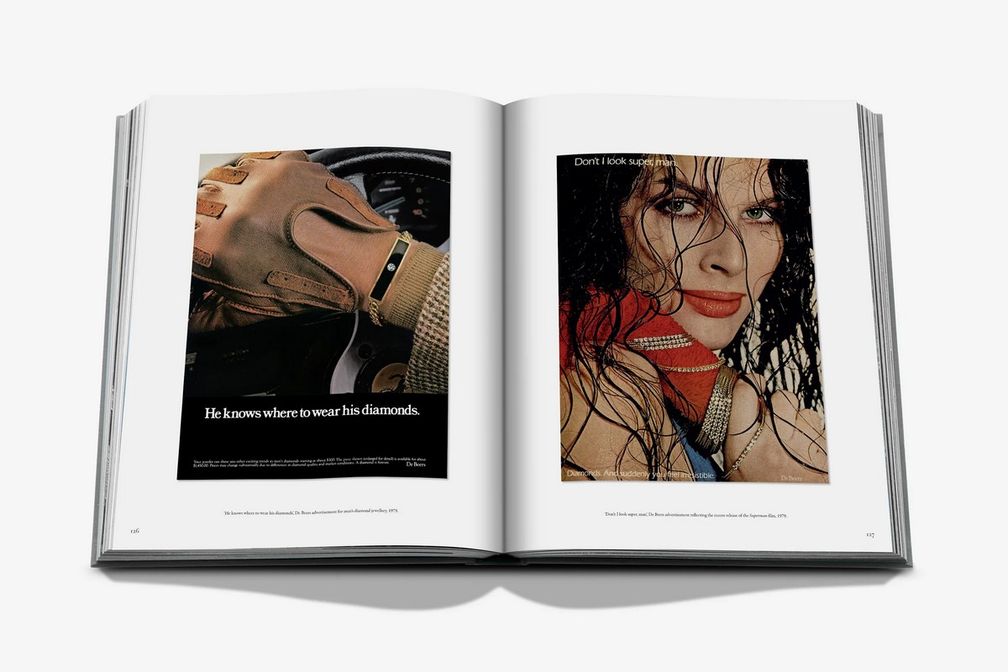 Страницы из книги A Diamond Is Forever («Бриллиант навсегда»), выпущенной компанией De Beers