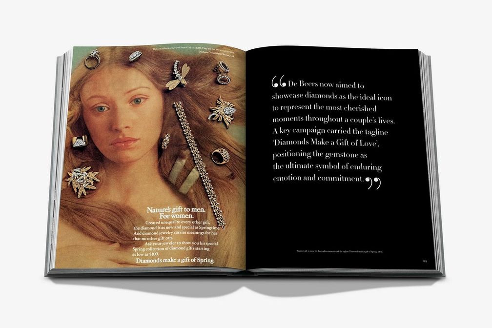 Страницы из книги A Diamond Is Forever («Бриллиант навсегда»), выпущенной компанией De Beers