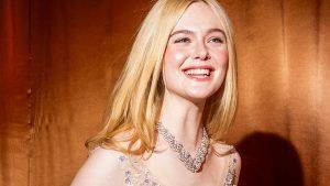 Эль Фаннинг открыла сезон наград бриллиантами Cartier Эль Фаннинг открыла сезон наград бриллиантами Cartier