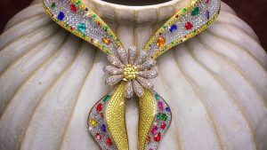 G-Dragon и Jacob & Co. представили потрясающее украшение Bandana Royale G-Dragon и Jacob & Co. представили потрясающее украшение Bandana Royale