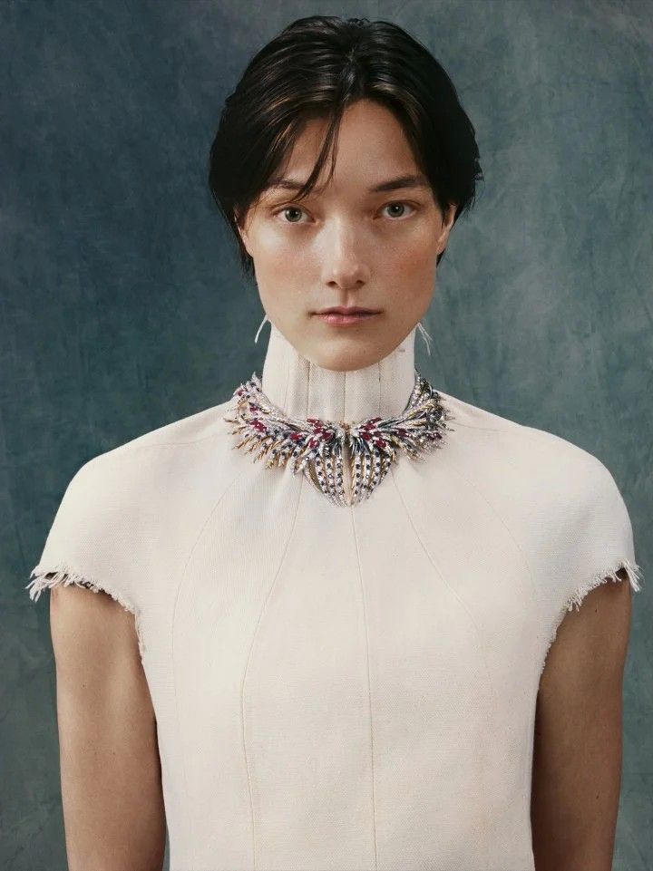 Колье Plumes от Жана Шлюмберже с рубинами, сапфирами и бриллиантами, около 1960-х годов. Оценка: 240 000–400 000 швейцарских франков © Предоставлено Phillips