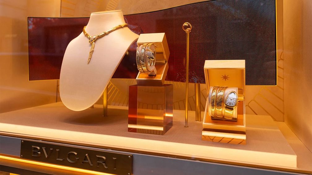 Продажи ювелирных изделий LVMH несколько снизились