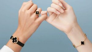 Прослеживаем богатую историю мотива Alhambra от Van Cleef & Arpels