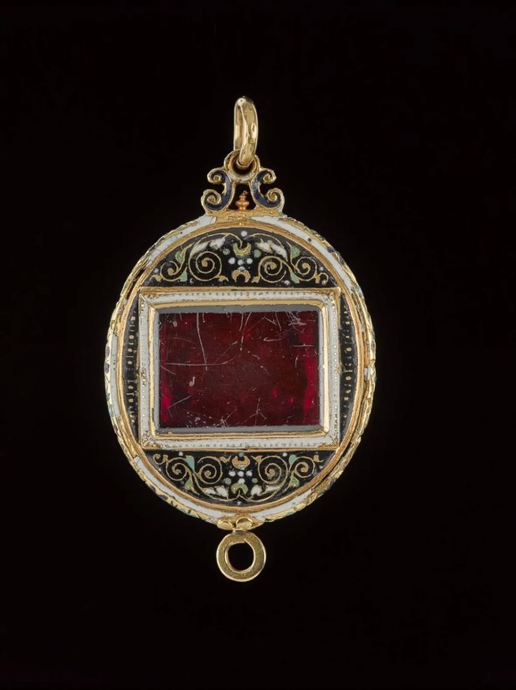 Fettercairn Jewel из золота с эмалью и альмандином, около 1560—1580 гг. Продано аукционным домом Sotheby’s в 2017 году за 236 750 фунтов стерлингов. Фото: National museums of Scotland
