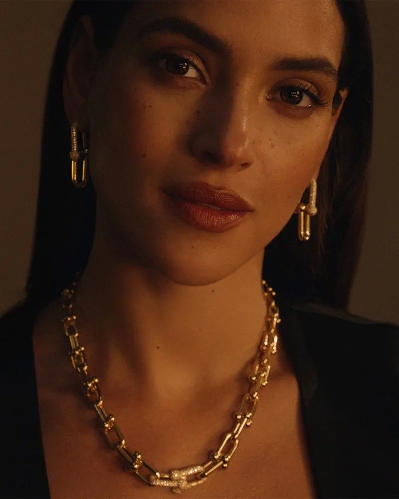 Адриа Архона для Tiffany & Co. Предоставлено Tiffany & Co. Адриа Архона для Tiffany & Co. Предоставлено Tiffany & Co.