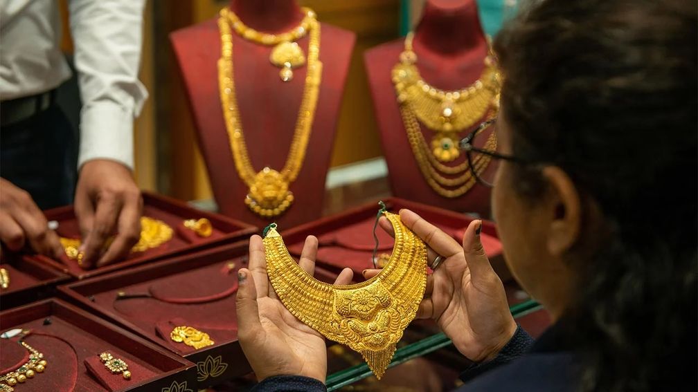 Ювелиры Индии борются с резким ростом цен на золото и падением маржи