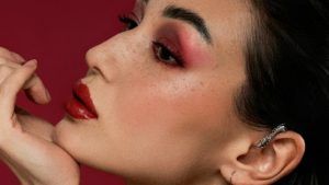 С каким макияжем лучше всего сочетаются серьги-каффы