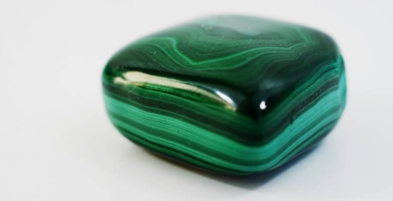 Какие камни могут выдавать за малахит