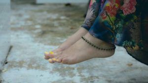 Какие браслеты выбрать для ношения на щиколотке летом?