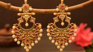 С какими стрижками лучше всего сочетаются крупные серьги-люстры?