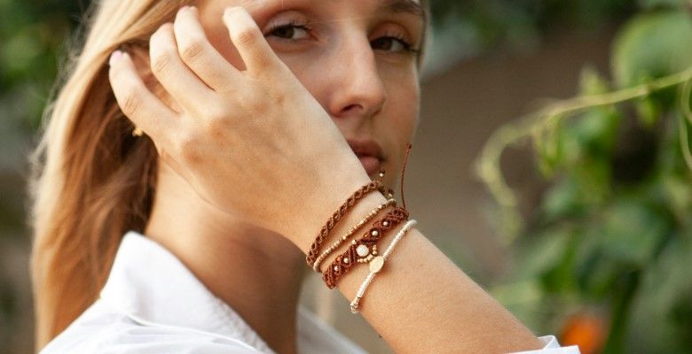 Какие браслеты выбрать для путешествий, чтобы было безопасно и практично?