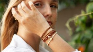 Какие браслеты выбрать для путешествий, чтобы было безопасно и практично?