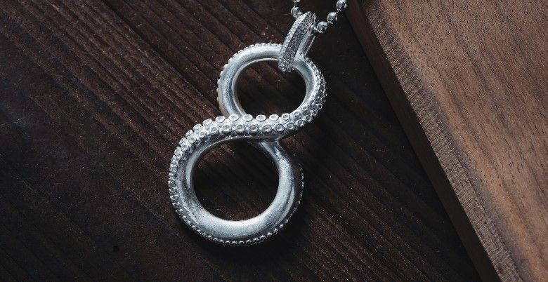 Какие украшения подарить свекрови на 8 Марта 2026?