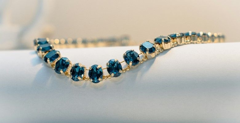 Какие украшения подарить начальнице на 8 Марта 2026?