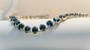 Какие украшения подарить начальнице на 8 Марта 2026?