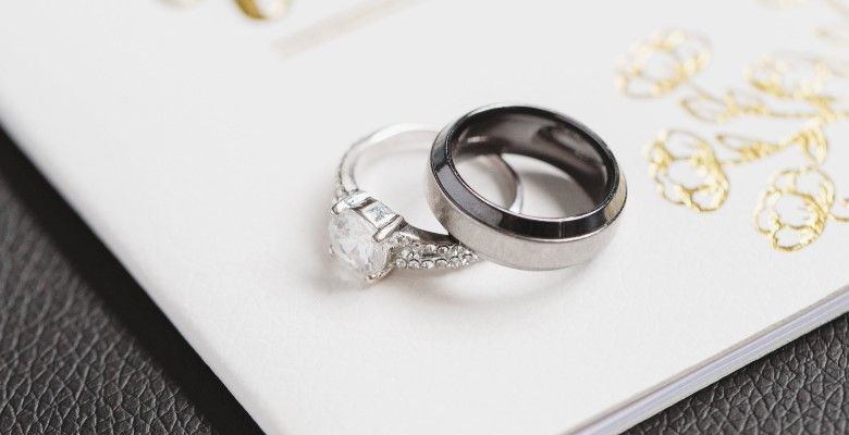 Какие украшения выбрать на празднование цинковой годовщины свадьбы (6,5 лет)?