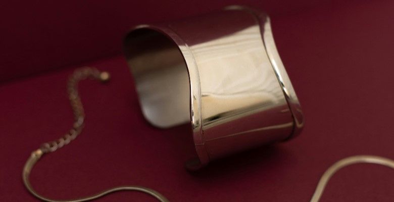 Какие браслеты выбрать для подарка, если не знаете точный размер запястья