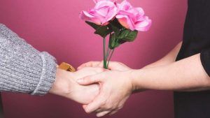 Какие украшения выбрать на празднование чугунной годовщины свадьбы (6 лет)?