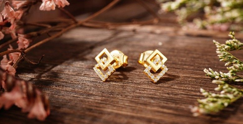 Какие украшения подарить коллеге на 8 Марта 2026?