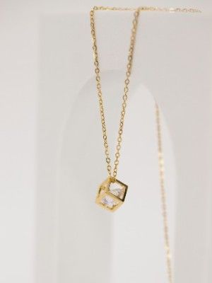 Какие украшения подходят под стрижку «пикси»