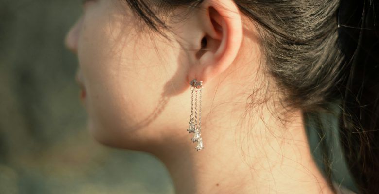 С каким макияжем лучше всего сочетаются серьги-люстры