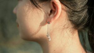 С каким макияжем лучше всего сочетаются серьги-люстры