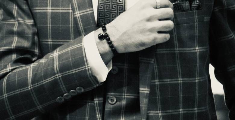 Украшения для деловых мужчин: стандартные и необычные идеи