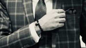 Какие браслеты выбрать для мужчины, который не носит украшений?