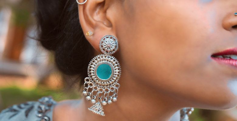 С каким макияжем лучше всего сочетаются серьги-жирандоли