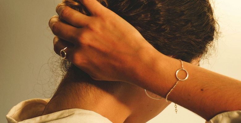 Какие браслеты выбрать для офиса, чтобы выглядеть стильно, но не броско?