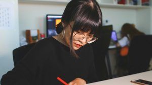 С какими стилями одежды лучше всего сочетаются серьги-кольца?