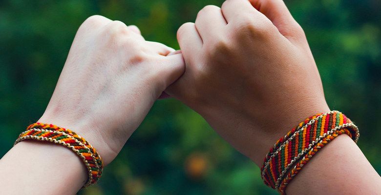 Какие браслеты выбрать для матери и дочки (парные или разные)?