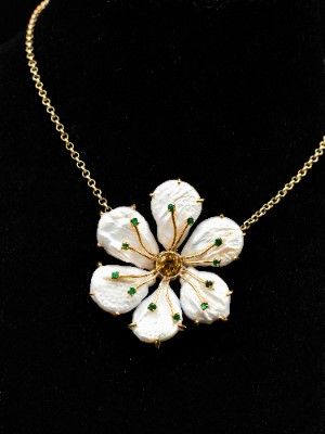 Какие украшения подарить свекрови на 8 Марта