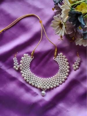 ожерелье из нескольких рядов жемчуга