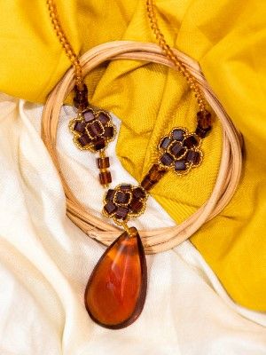 украшение с янтарем