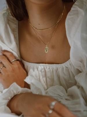 несколько тонких цепочек разной длины