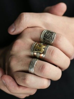 С какими стилями одежды лучше всего сочетается один или несколько перстней