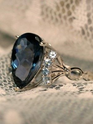 Какие камни могут выдавать за топаз