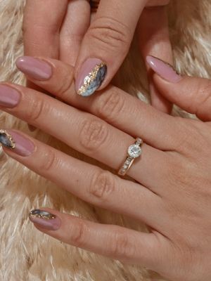 украшение с бриллиантами