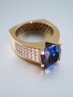 Как безопасно почистить украшение с танзанитом