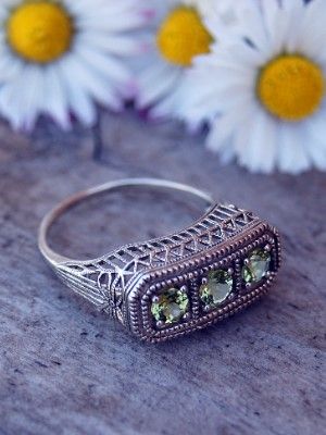 Какие украшения выбрать на празднование цинковой годовщины свадьбы 