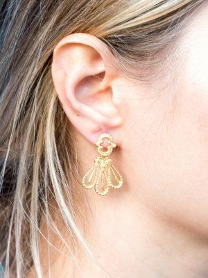 Какие украшения подарить любимой сестре на 8 Марта