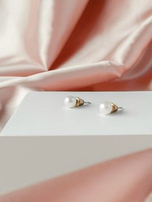 Какие украшения подарить коллеге на 8 Марта