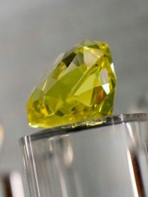 Какие камни могут выдавать за топаз