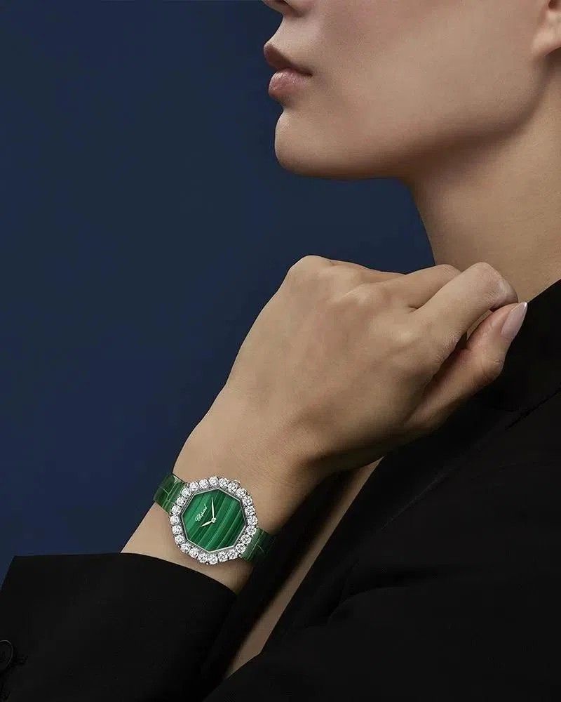 Часы L’Heure Du Diamant Octagonal от Chopard из белого золота с бриллиантами и малахитом Часы L’Heure Du Diamant Octagonal от Chopard из белого золота с бриллиантами и малахитом