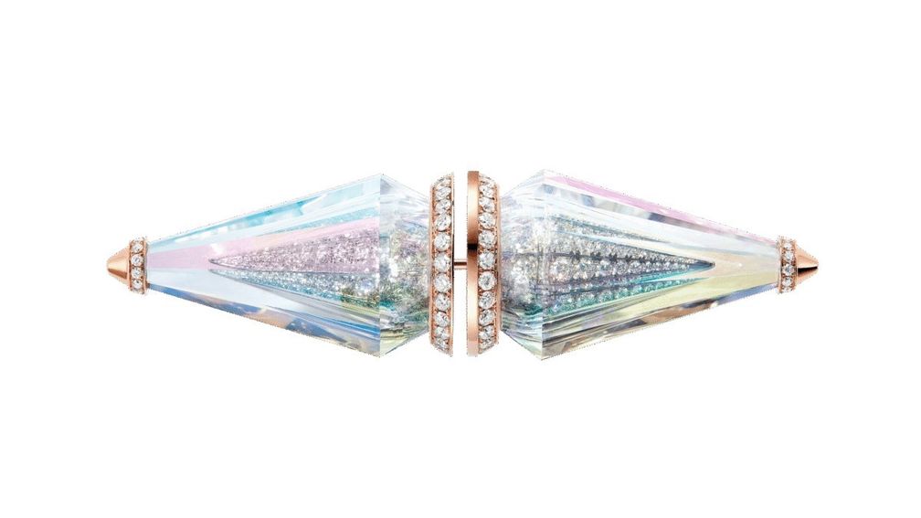 Брошь Faisceaux от Boucheron приобретена Музеем Виктории и Альберта