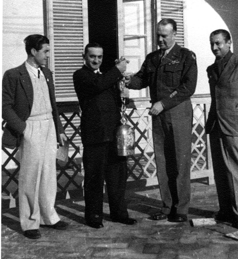 Церемония передачи колокола американцам